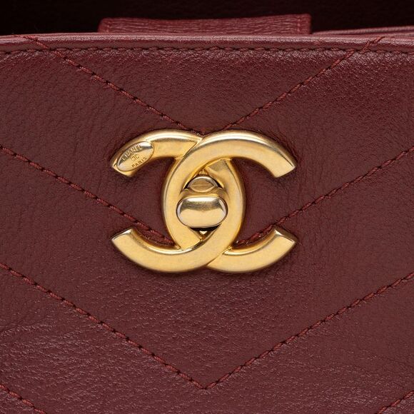 Chanel Chevron Calfskin Python Chic Small Shopping Tote - Picture 9 of 16